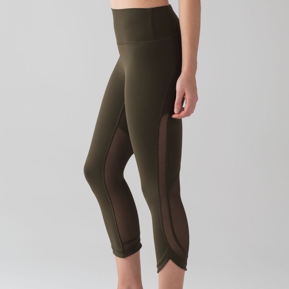 Lululemon Revitalize Crop - Picture 1 of 7